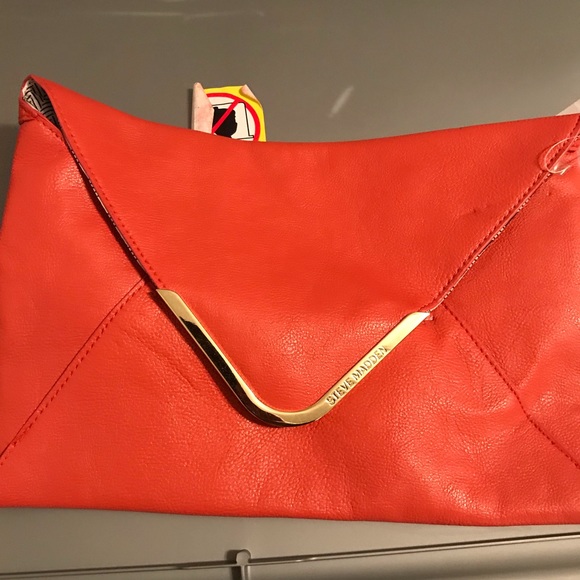 steve madden red clutch